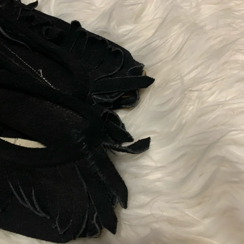Vintage black moccasins with brown trim and black fringe, Size 9 - Picture 7 of 7